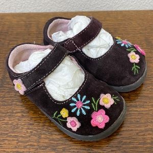 OSHKOSH Genuine Kids Floral Mary Janes Size 5